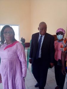 Le Vice Président du Sénat, Laurent Nkodo, rend visite à la Caravane